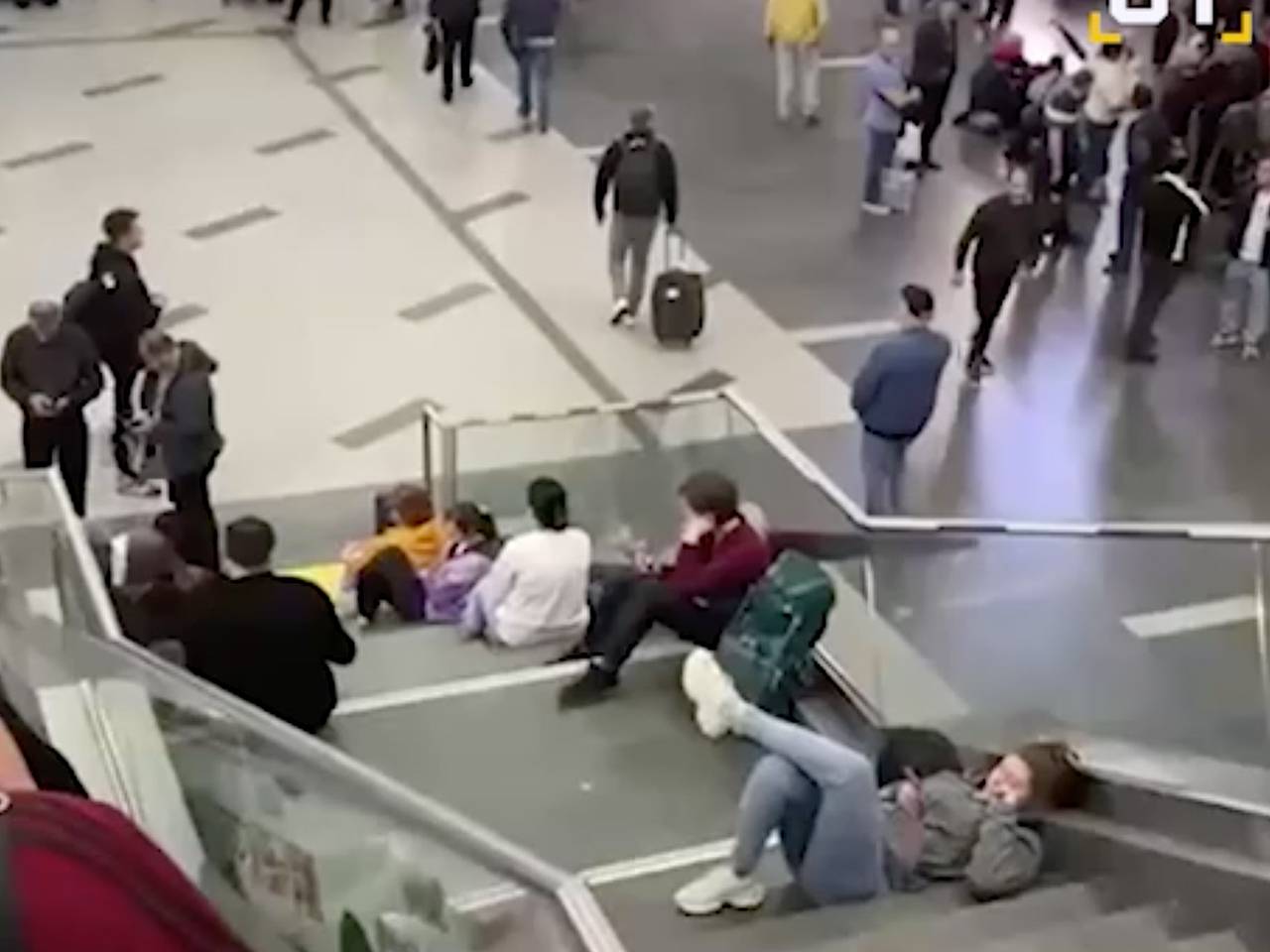Обстановка в столичных аэропортах после введенных ограничений попала на видео