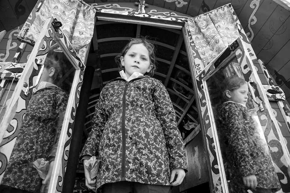 Детство на колесах: юные ирландские цыгане на потрясающих фотографиях Джейми Джонсона