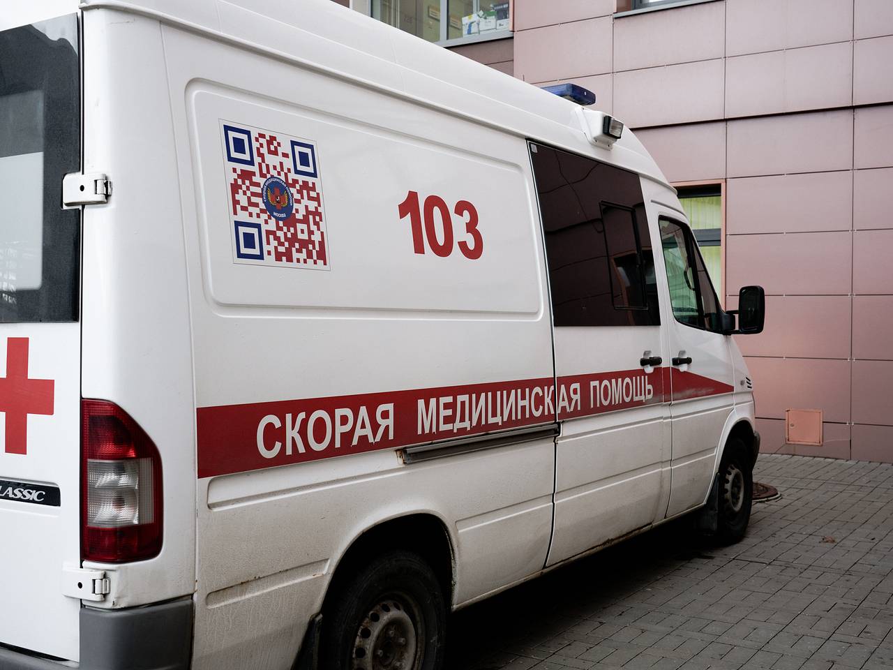 Россияне поели в бизнес-зале аэропорта и провели отпуск в больнице на Алтае с отравлением