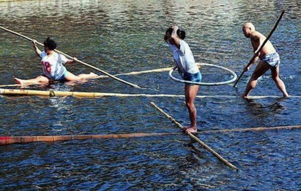 Спортивные соревнования Bamboo Drift Racin (гонки на бамбуке) (6 фото)