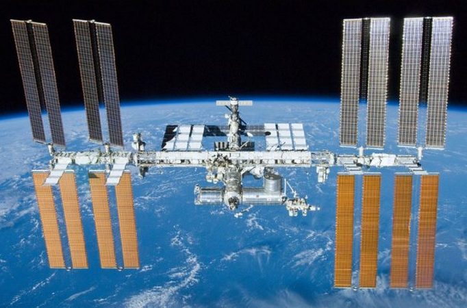 Что это - космический мусор или внеземной спутник?