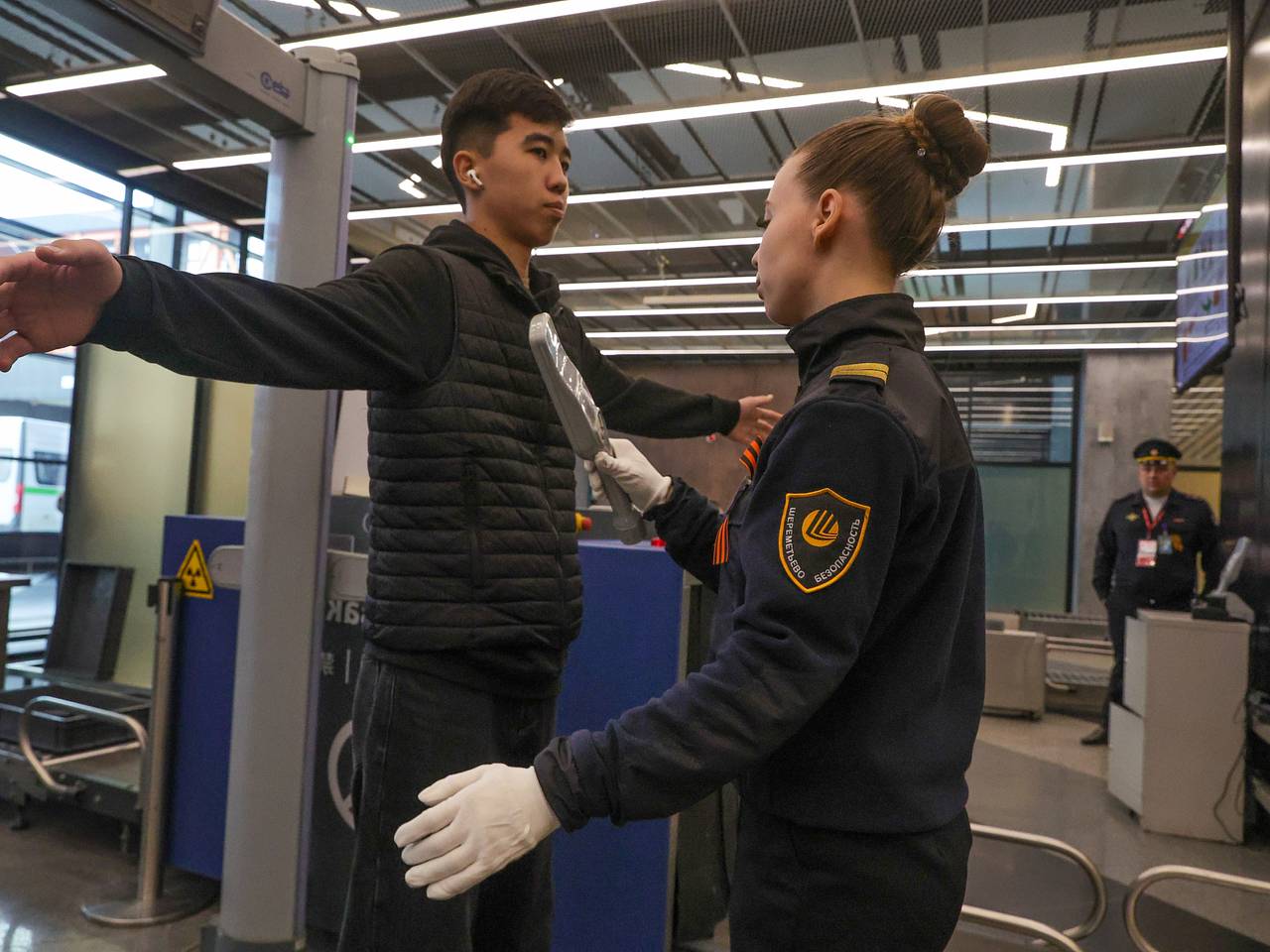 Сотрудники самого большого аэропорта России массово бросились увольняться