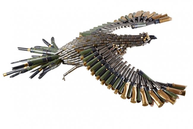 Скульптуры животных из оружейных боеприпасов (15 работ)