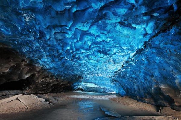 Пещеры из льда (25 фото)