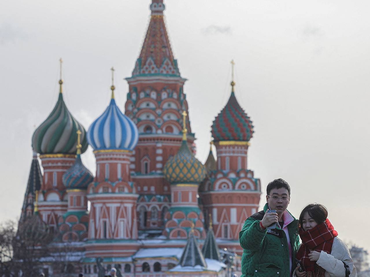 Иностранцы начали массово возвращаться в Россию
