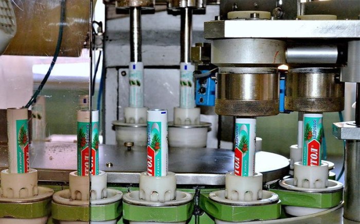 Для чего на тюбиках косметики делают цветные полоски