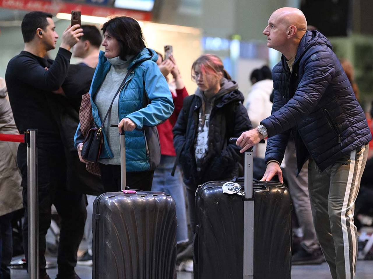 Авиакомпании начали массово отменять рейсы в Москву