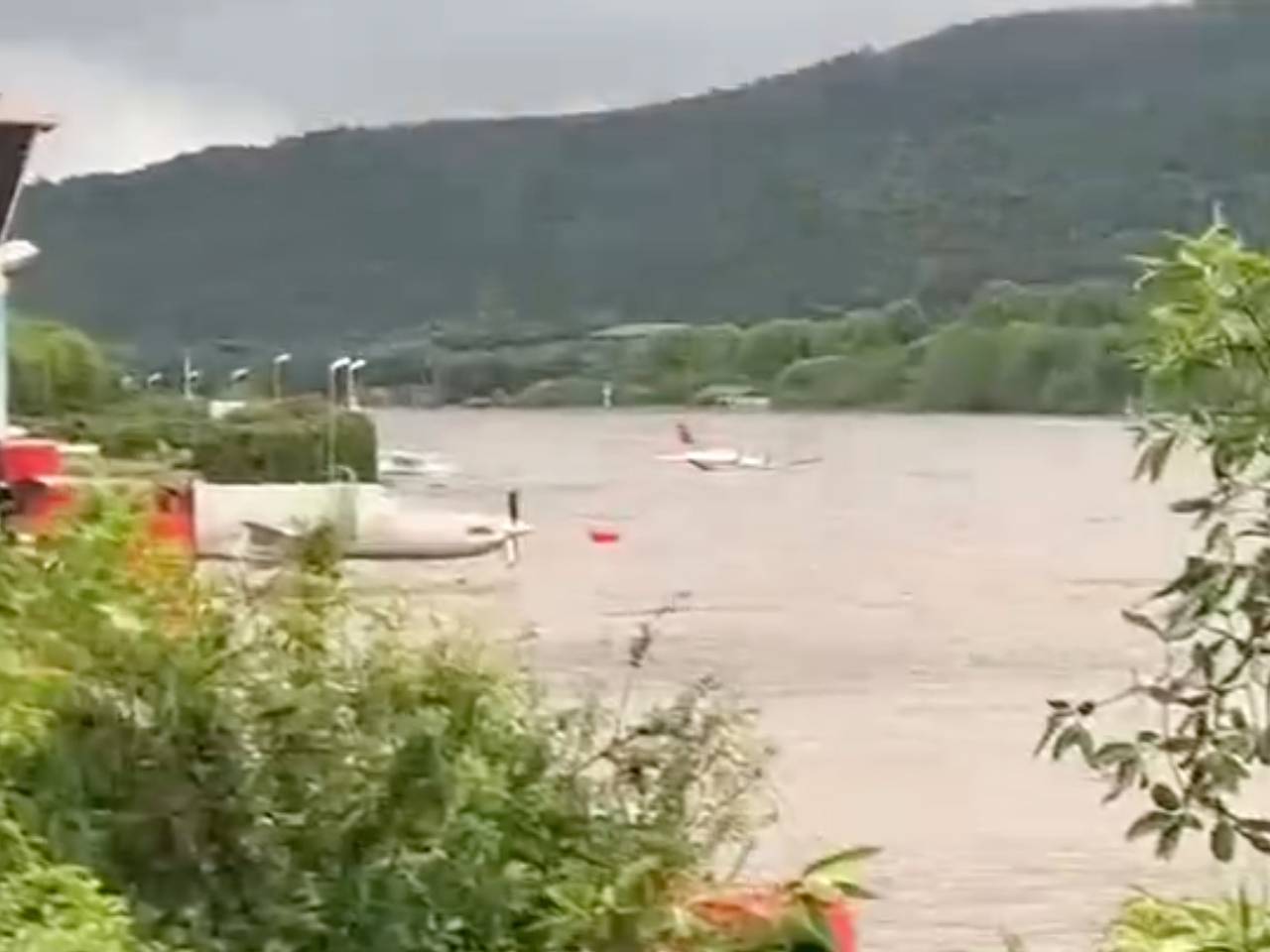 Аэропорт популярного курорта Европы ушел под воду