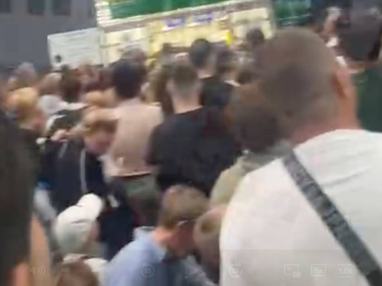 Гигантские очереди на рейс до Египта в одном российском аэропорту попали на видео