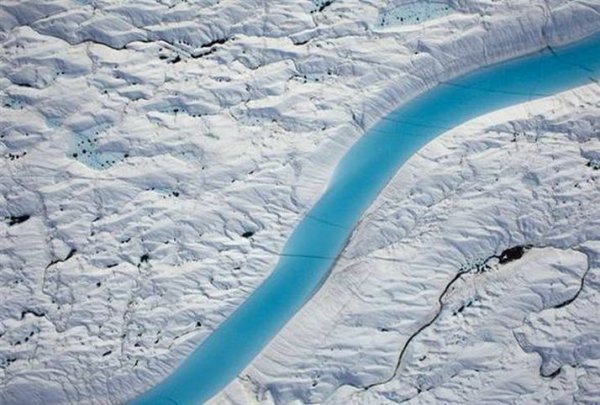Синяя река Гренландии (8 фото)