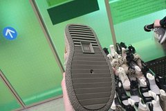 Китаец привез в Россию 190 ботинок на правую ногу и заинтересовал таможенников