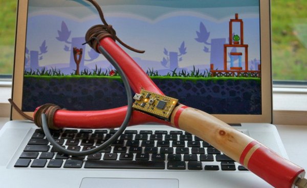 Появилась USB-рогатка для популярной игры Angry Birds (фото + видео)