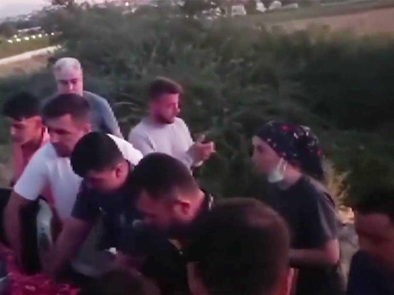 Лев вырвался из клетки в зоопарке известного турецкого курорта
