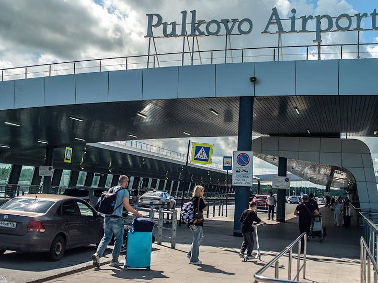 Аэропорт Санкт-Петербурга снял ограничения на полеты