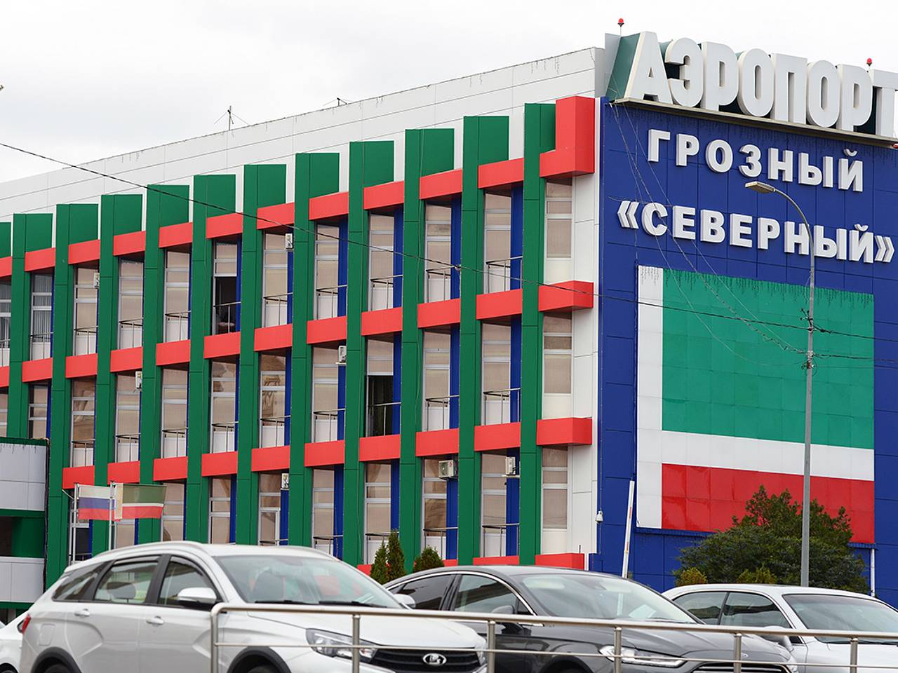 Два российских аэропорта второй раз за несколько часов приостановили работу