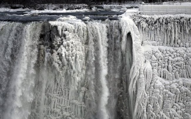Невероятные фотографии замерзшего Ниагарского водопада (5 фото)