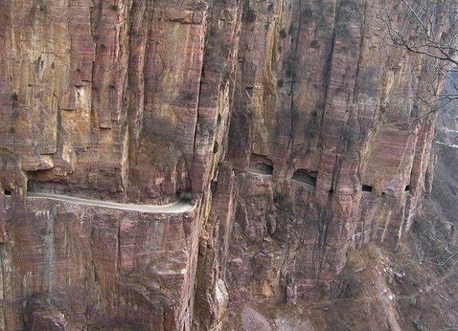 Туннель в скале Guoliang - Китай (8 фото)