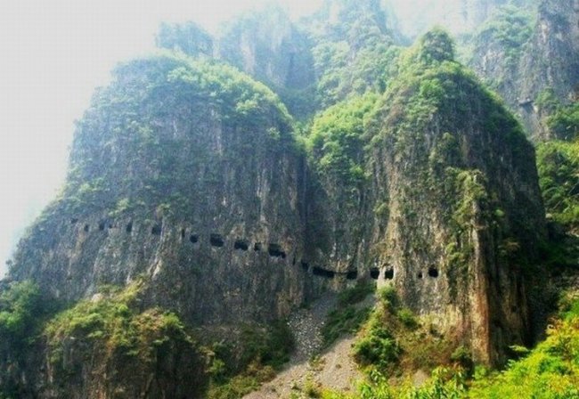 Туннель в скале Guoliang - Китай (8 фото)