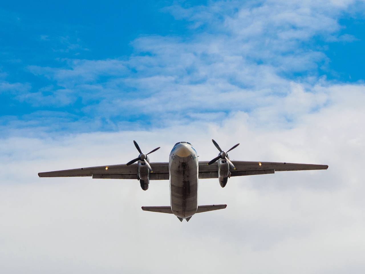 Обнаружены обломки пропавшего с радаров самолета Ан-24
