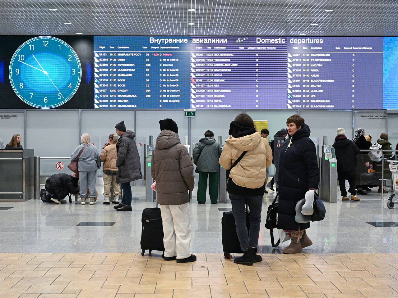 В аэропортах Москвы и Петербурга сняли ограничения на прием и выпуск самолетов