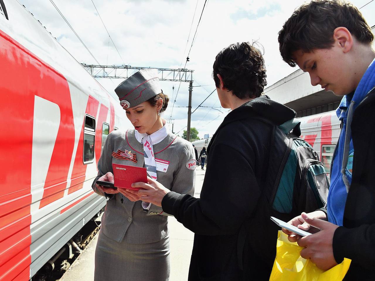 Россияне получили возможность автоматически покупать билеты на поезда из листа ожидания