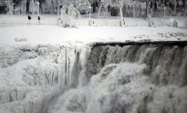Невероятные фотографии замерзшего Ниагарского водопада (5 фото)