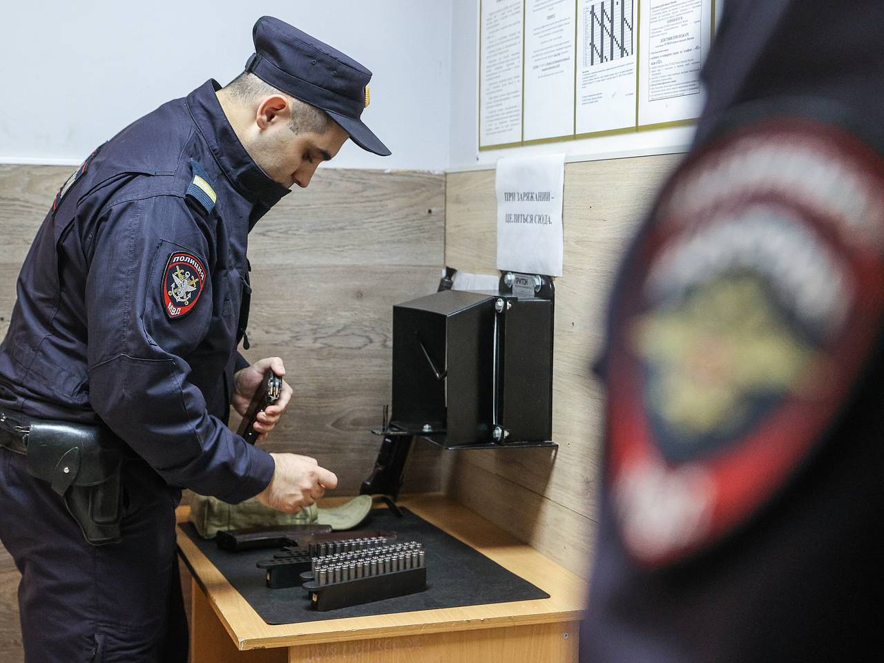 Контрабандист покрасил золото на миллионы рублей под серебро и попался в аэропорту России