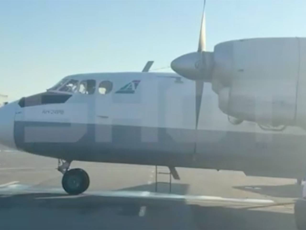 Напуганные пассажирки разбившегося Ан-24 сняли самолет на видео перед полетом
