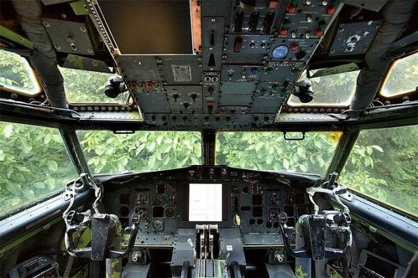 Дом в самолёте Boeing 727-200 (15 фото)