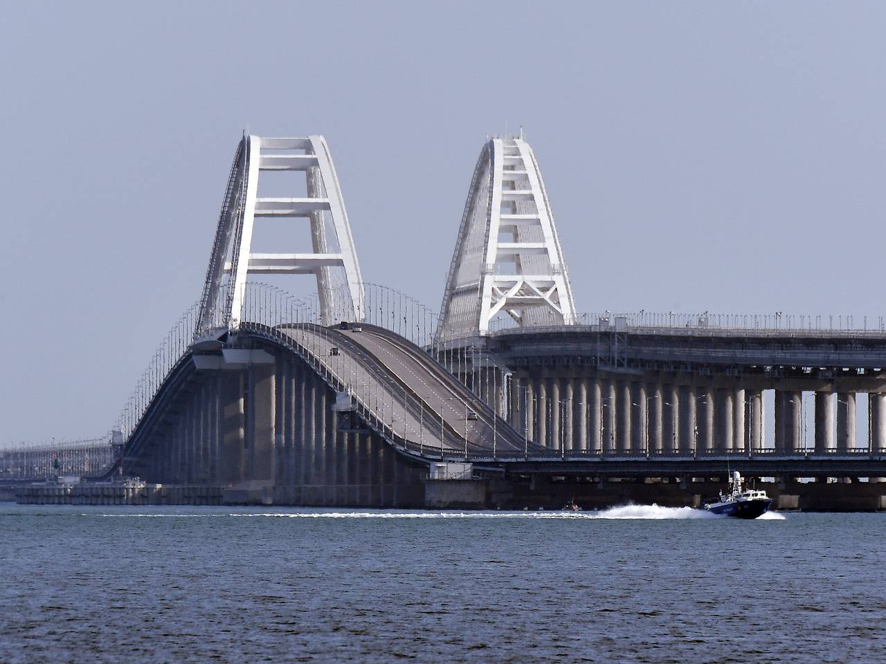Крымский мост повторно перекрыли