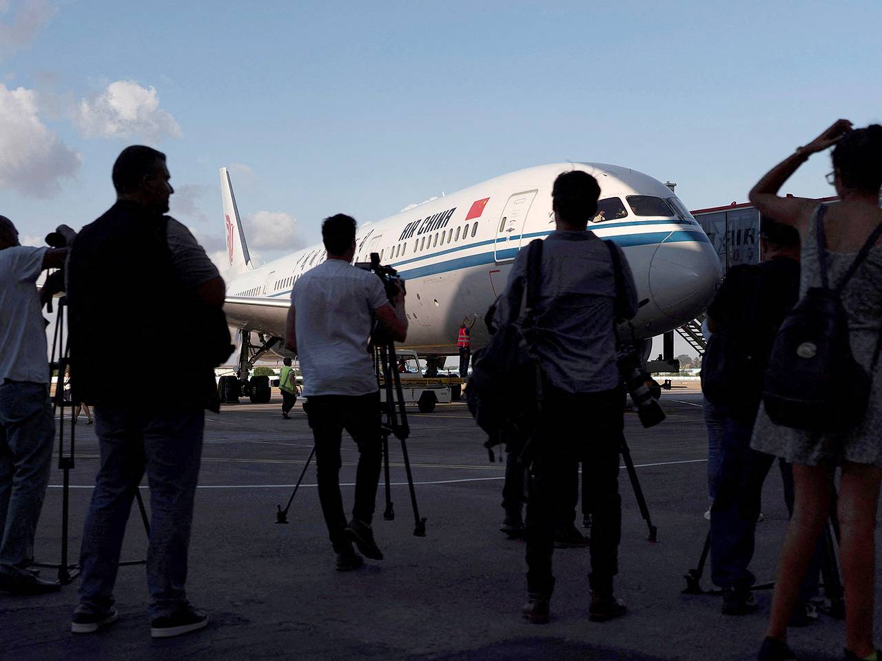 Экстренное приземление самолета Air China в аэропорту Нижневартовска