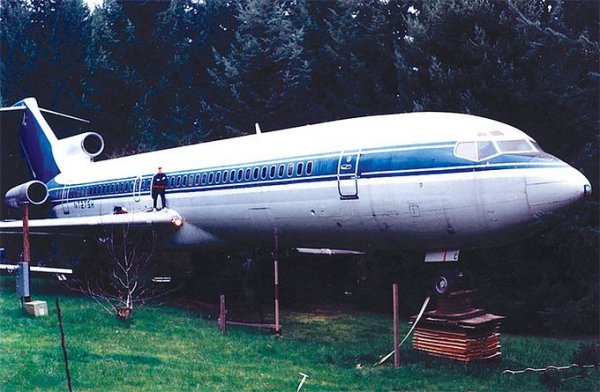 Дом в самолёте Boeing 727-200 (15 фото)