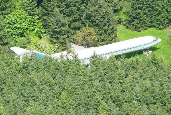 Дом в самолёте Boeing 727-200 (15 фото)