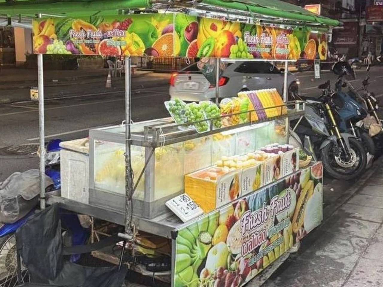 В Таиланде продавец фруктов бросился с ножом на отказавшегося платить 150 рублей туриста