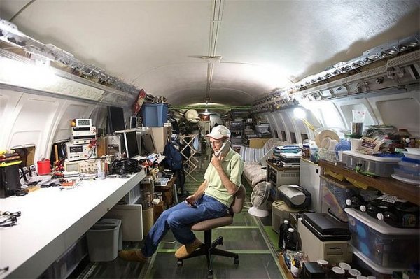 Дом в самолёте Boeing 727-200 (15 фото)
