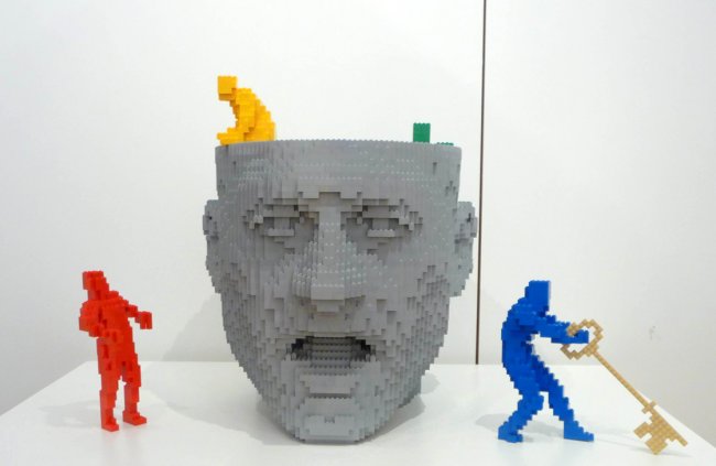 Скульптуры из конструктора Lego (16 фото)