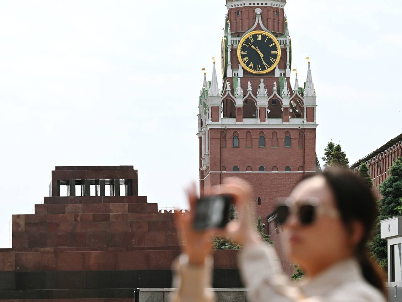 Побывавшая за полгода в 50 странах пара из Китая прилетела в Россию