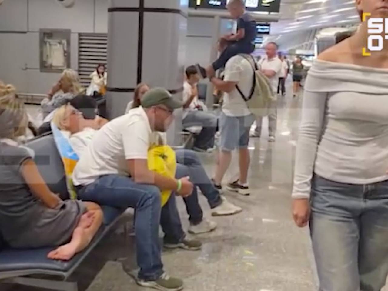Застрявшие в аэропорту Египта россияне пожаловались на отсутствие воды и еды
