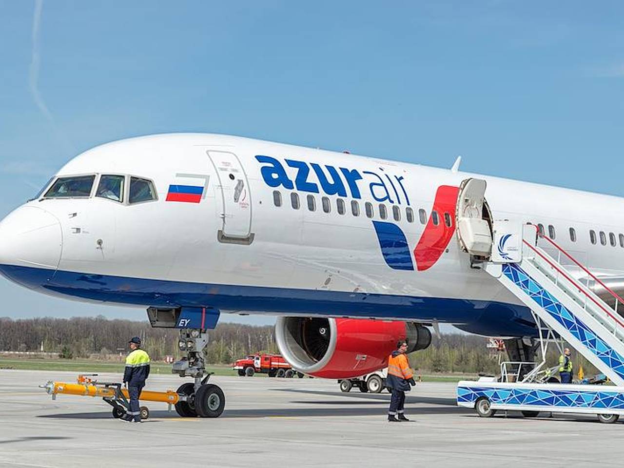 Пожелавшим линчевать сотрудника авиакомпании Azur Air россиянам дали совет