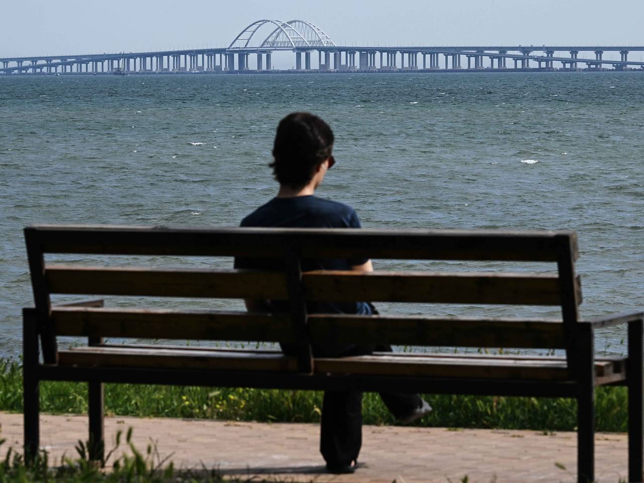 Крымский мост временно перекрыли