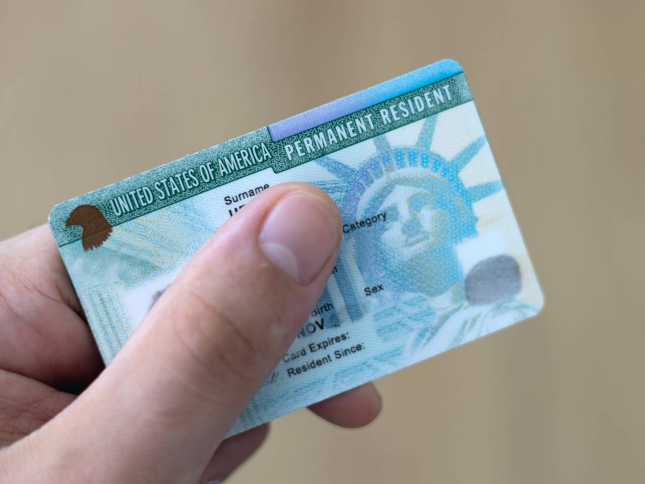 США ввели новый денежный сбор на участие в лотерее грин-карт