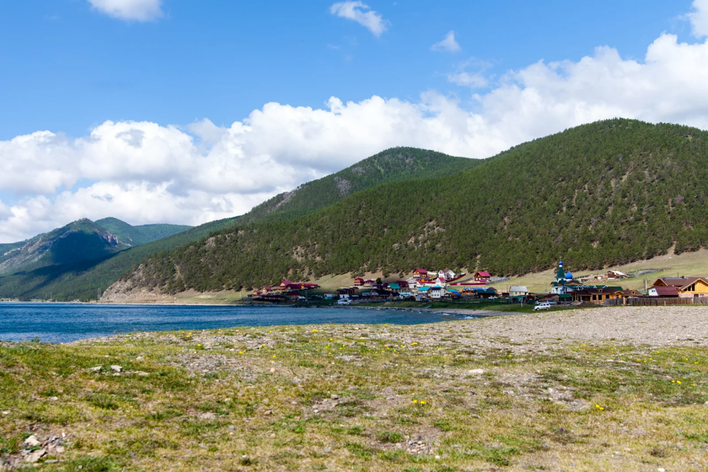10 уединённых красивых мест для осеннего путешествия по России в 2025 г