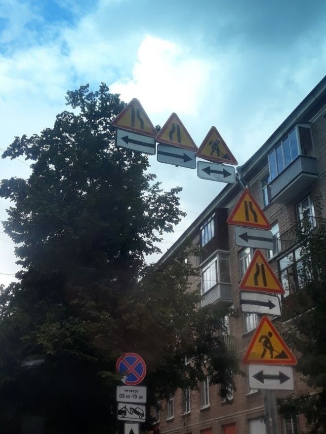 22 забавных и странных дорожных знака, которые поднимут вам настроение