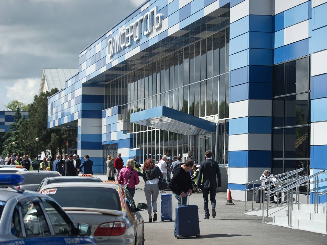 После открытия аэропорта Симферополя россиянам пообещали билеты по 45 тысяч рублей