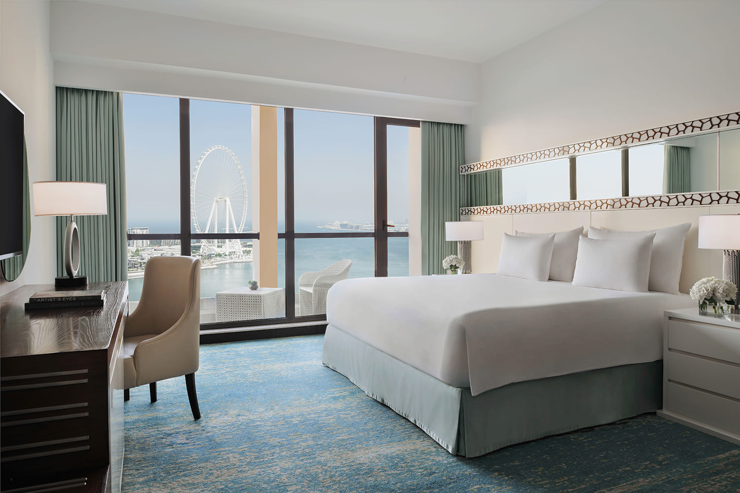 Новогодние скидки в октябре: праздничное спецпредложение от JA Ocean View Hotel