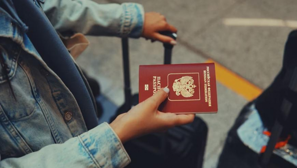 Наложение строк в загранпаспорте: выпустят ли за границу? Наложение строк в загранпаспорте: выпустят ли за границу?