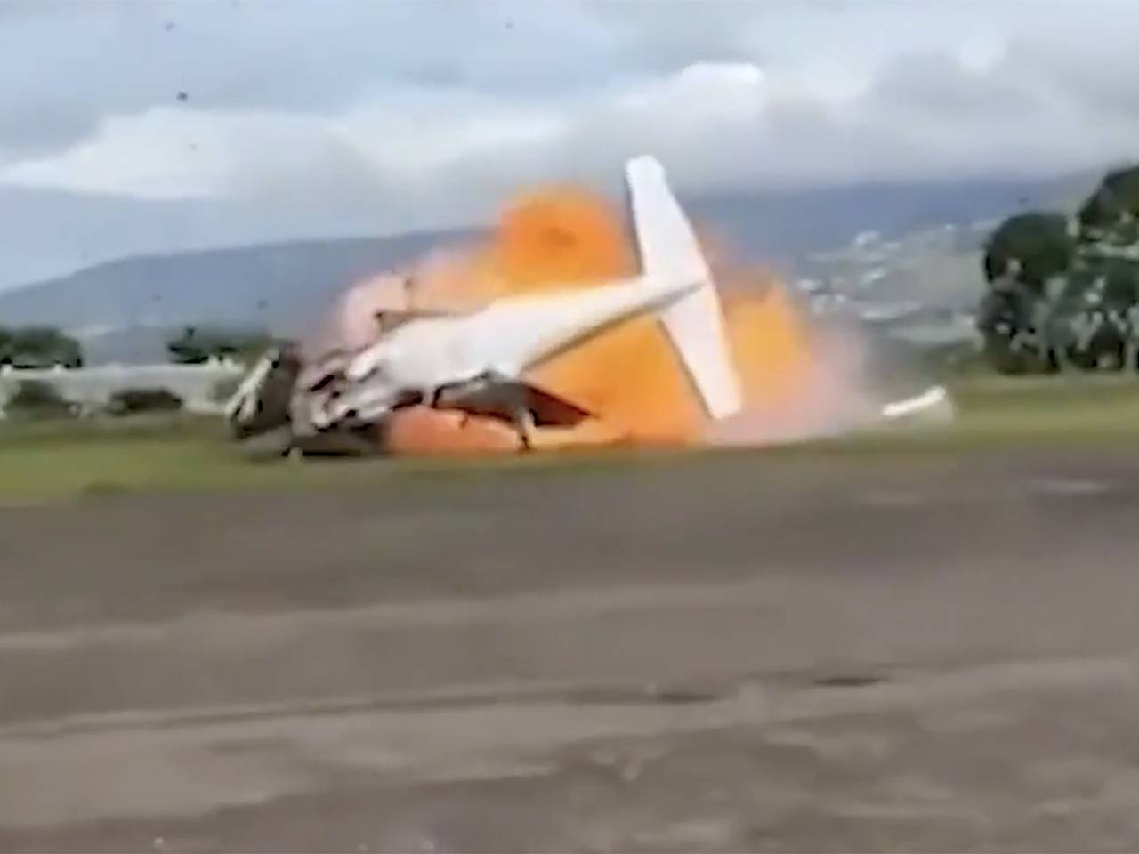 81-летний пилот потерпел крушение и не выжил во время посадки на аэродроме в Европе