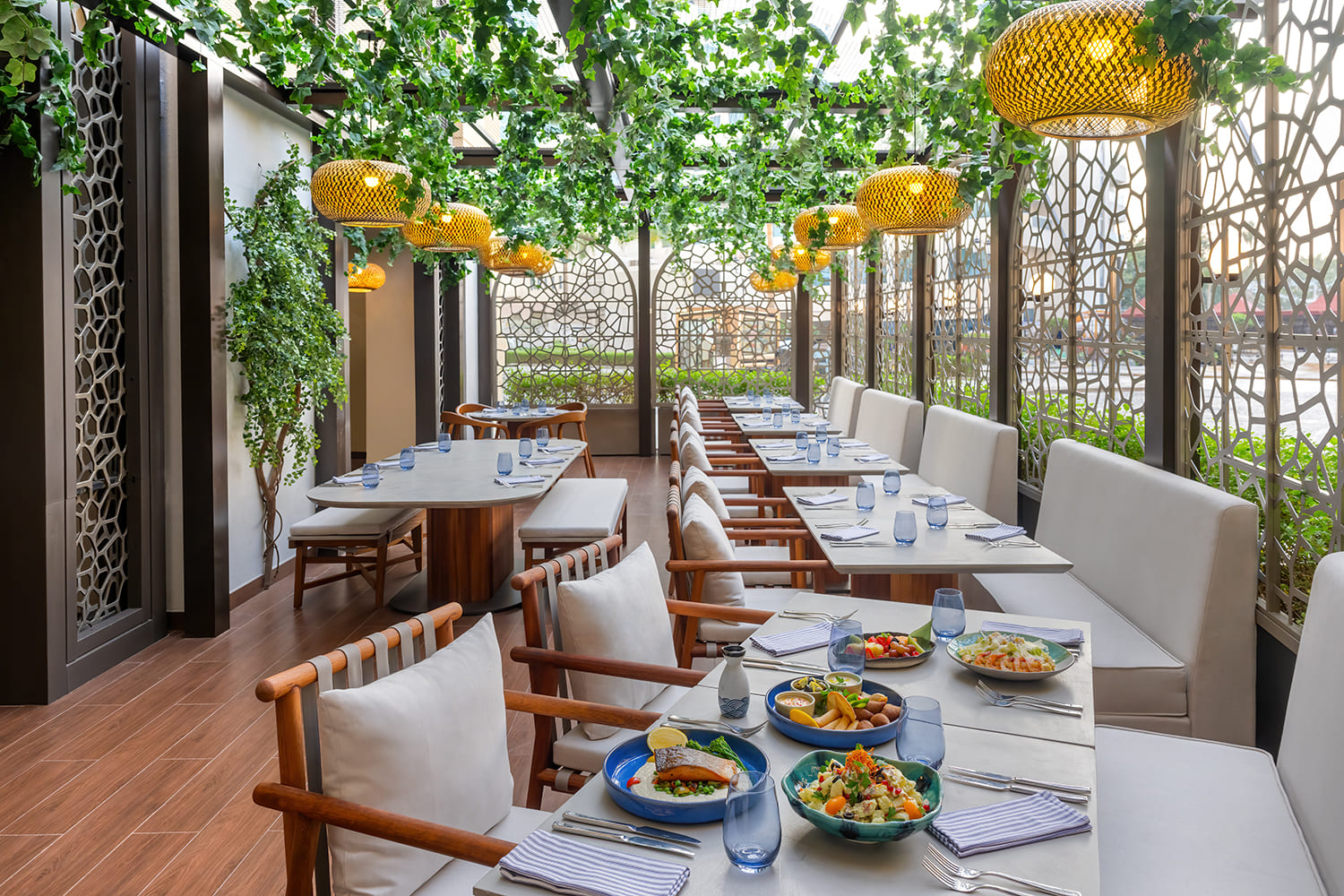 Новогодние скидки в октябре: праздничное спецпредложение от JA Ocean View Hotel