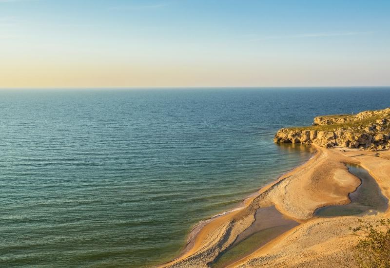 ТОП-21 место для отдыха на Азовском море: пляжи, курорты, серфинг