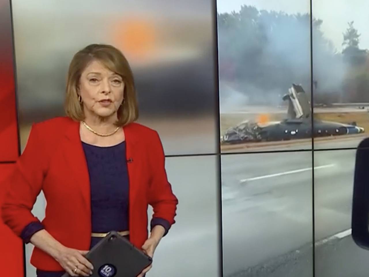 Самолет рухнул на шоссе в США, унес жизни двух пассажиров и попал на видео